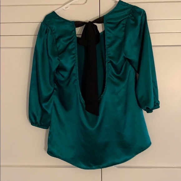 Fancy 3/4 sleeve dressy top with open back - Picture 2 of 2